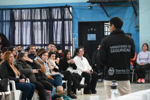 Seguridad continúa concientizando sobre bullying, grooming y delitos cibernéticos en las escuelas