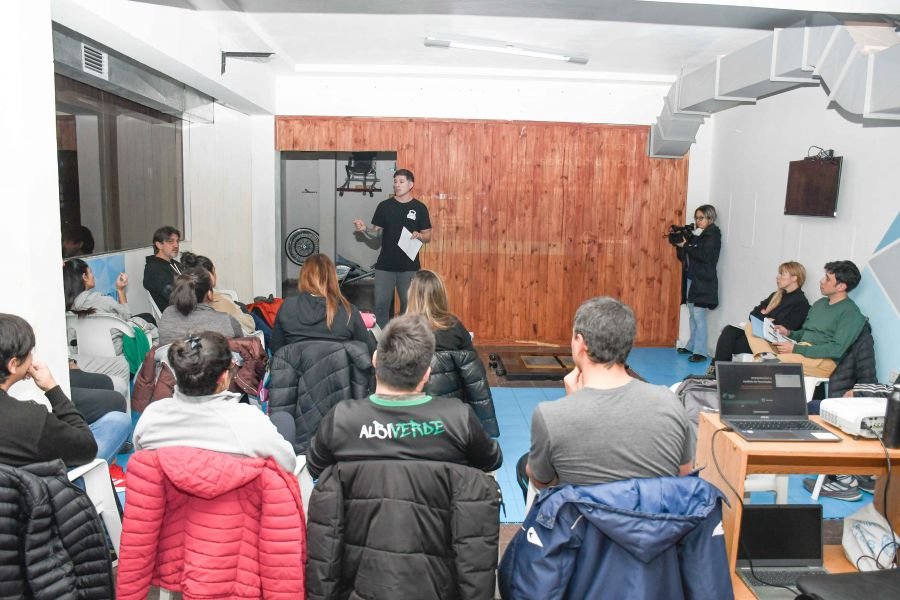 Realizaron un Taller de Interpretación y Análisis de Resultados sobre la condición física en escuelas de Río Gallegos