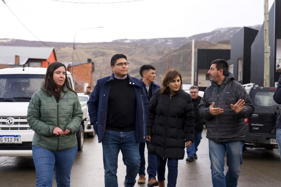 Claudio Vidal visitó El Chaltén y recorrió las instituciones educativas de la localidad