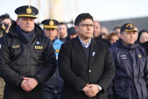 Vidal tomó juramento a 140 agentes y cadetes de Policía frente al Faro de Cabo Vírgenes: “Pongamos en valor lo nuestro”