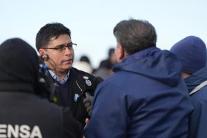 Vidal tomó juramento a 140 agentes y cadetes de Policía frente al Faro de Cabo Vírgenes: “Pongamos en valor lo nuestro”