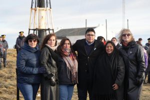 Vidal tomó juramento a 140 agentes y cadetes de Policía frente al Faro de Cabo Vírgenes: “Pongamos en valor lo nuestro”