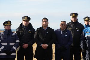 Vidal tomó juramento a 140 agentes y cadetes de Policía frente al Faro de Cabo Vírgenes: “Pongamos en valor lo nuestro”