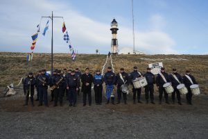 Vidal tomó juramento a 140 agentes y cadetes de Policía frente al Faro de Cabo Vírgenes: “Pongamos en valor lo nuestro”