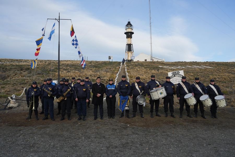 Vidal tomó juramento a 140 agentes y cadetes de Policía frente al Faro de Cabo Vírgenes: “Pongamos en valor lo nuestro”