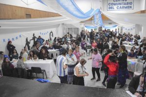 Gran peña folclórica en el CIC del Carmen por el Día de la Bandera