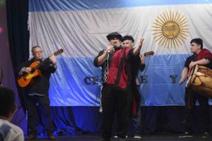 Gran peña folclórica en el CIC del Carmen por el Día de la Bandera