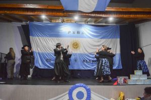 Gran peña folclórica en el CIC del Carmen por el Día de la Bandera