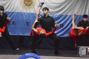 Gran peña folclórica en el CIC del Carmen por el Día de la Bandera