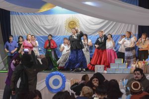 Gran peña folclórica en el CIC del Carmen por el Día de la Bandera