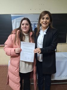 Entrega de constancias de títulos en trámite a egresados del INSET tras demoras por falta de gestión en el gobierno anterior