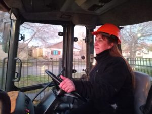 Distrigas desarrolló capacitación con prácticas en maquinaria pesada en Perito Moreno