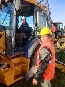 Distrigas desarrolló capacitación con prácticas en maquinaria pesada en Perito Moreno