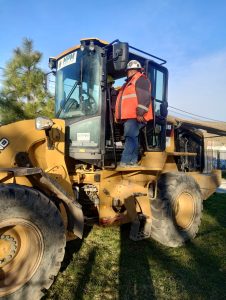 Distrigas desarrolló capacitación con prácticas en maquinaria pesada en Perito Moreno