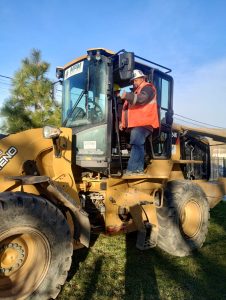 Distrigas desarrolló capacitación con prácticas en maquinaria pesada en Perito Moreno