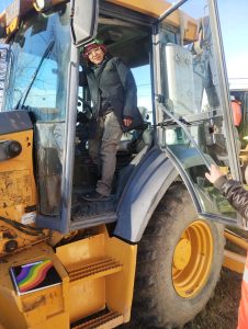 Distrigas desarrolló capacitación con prácticas en maquinaria pesada en Perito Moreno