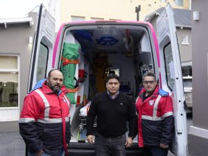 Claudio Vidal entregó ambulancias a Puerto Santa Cruz y Gobernador Gregores