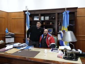 Claudio Vidal entregó ambulancias a Puerto Santa Cruz y Gobernador Gregores