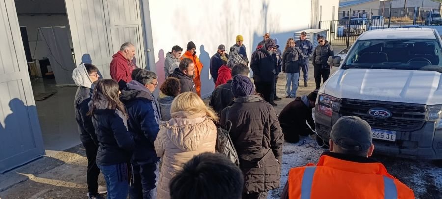Se realizó taller sobre conducción invernal y colocación de cadenas en Río Gallegos