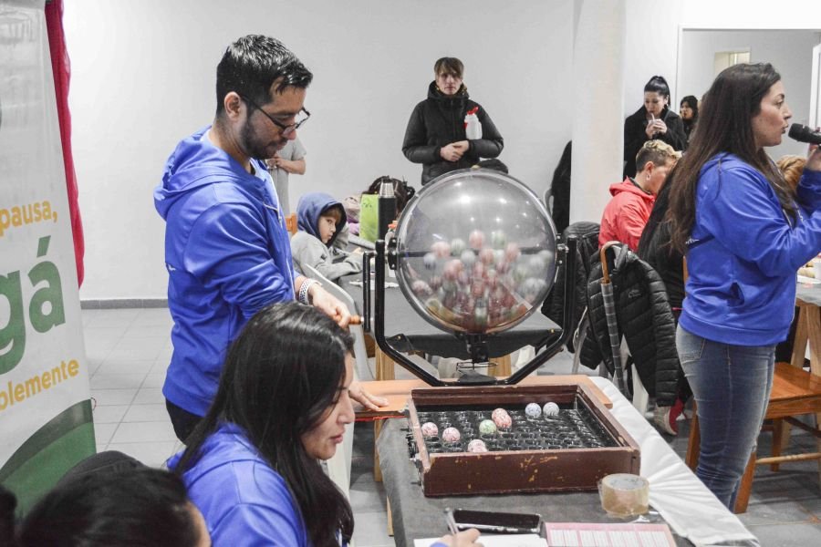 Adultos mayores disfrutaron de una tarde de Té Bingo en el CIC Belén