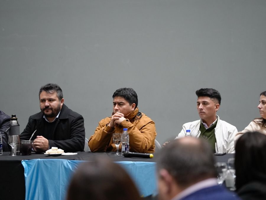 Claudio Vidal se reunió con directivos de hospitales de  toda la provincia en Caleta Olivia