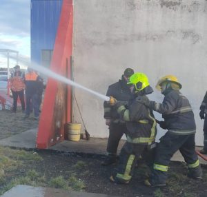 Formación operativa: Capacitaron a Agentes de Protección Civil para actuar en emergencias junto a bomberos