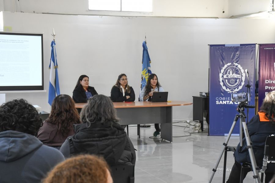 Las áreas de prensa institucional del Gobierno de Santa Cruz se capacitaron en IA