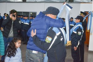 Orgullo y responsabilidad: la Policía Provincial designó a los agentes que portarán la bandera nacional, provincial e institucional
