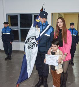 Orgullo y responsabilidad: la Policía Provincial designó a los agentes que portarán la bandera nacional, provincial e institucional