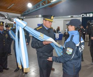 Orgullo y responsabilidad: la Policía Provincial designó a los agentes que portarán la bandera nacional, provincial e institucional