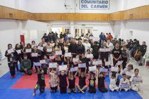 Se entregaron certificados a alumnos de talleres de defensa personal y artes marciales