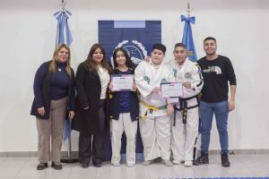 Se entregaron certificados a alumnos de talleres de defensa personal y artes marciales