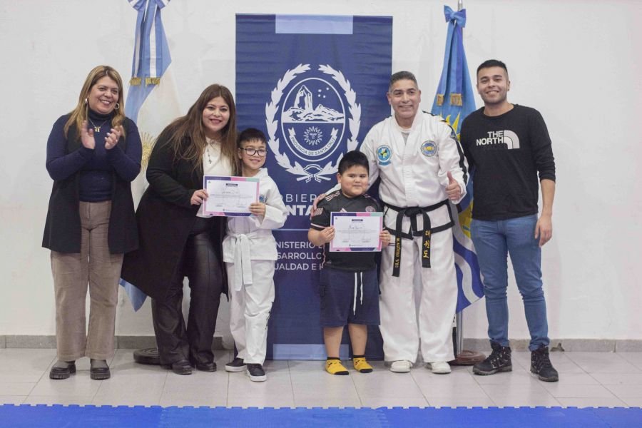 Se entregaron certificados a alumnos de talleres de defensa personal y artes marciales