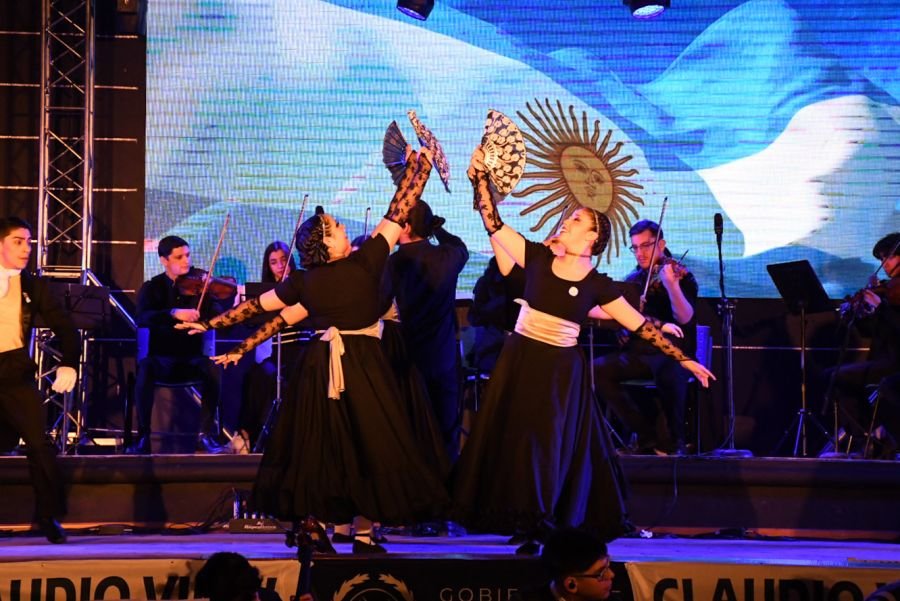 Más de 1200 personas celebraron la identidad nacional en la Velada Patriótica