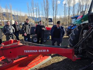 Vidal recorrió el proyecto vitivinícola que impulsa el Consejo Agrario Provincial en Lago Posadas