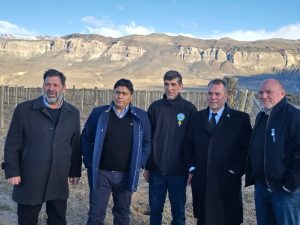 Vidal recorrió el proyecto vitivinícola que impulsa el Consejo Agrario Provincial en Lago Posadas
