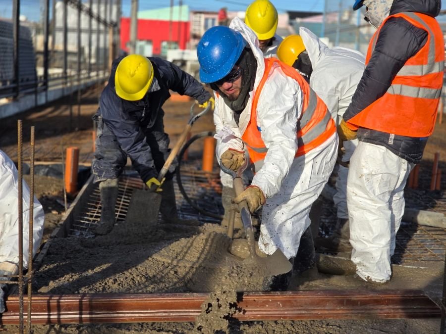 Más infraestructura para el deporte: Comenzó el trabajo de hormigonado en el predio de la AIFB