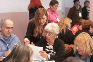 “Bingo en el Mes de la Amistad” en el CIC Fátima: una jornada de alegría y participación comunitaria para personas mayores