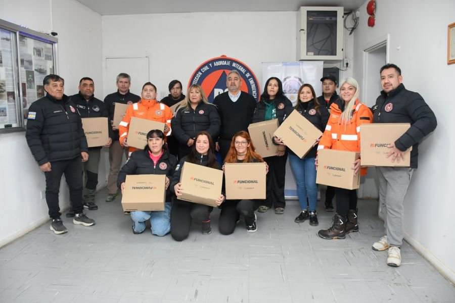 Entrega de equipamiento a Protección Civil: “Es el resultado de un trabajo en conjunto”, destacó el ministro Brizuela