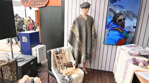 Santa Cruz presenta "Tierra Amada" y su poncho emblemático