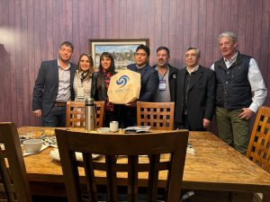 Claudio Vidal recorrió el stand de Santa Cruz en La Rural y respaldó el trabajo articulado de la provincia