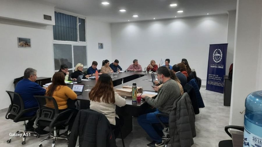 Reunión de mesa de trabajo entre gremios y el Consejo Provincial de Educación