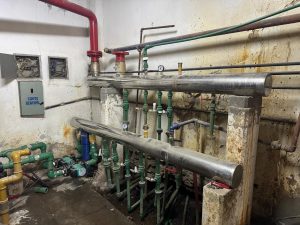 El Gobierno Provincial refuerza la infraestructura escolar en Caleta Olivia y cuestiona el silencio ante años de abandono