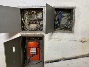 El Gobierno Provincial refuerza la infraestructura escolar en Caleta Olivia y cuestiona el silencio ante años de abandono