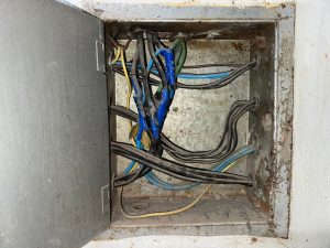 El Gobierno Provincial refuerza la infraestructura escolar en Caleta Olivia y cuestiona el silencio ante años de abandono