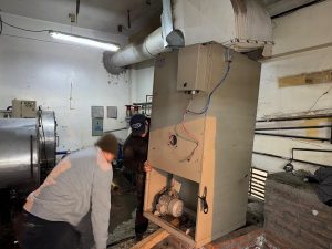 El Gobierno Provincial refuerza la infraestructura escolar en Caleta Olivia y cuestiona el silencio ante años de abandono