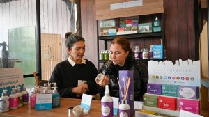 Productoras despliegan identidad, sabores y arte santacruceño en La Rural