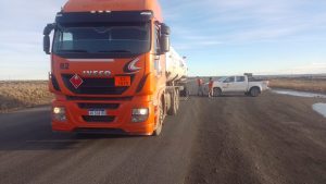 Rutas santacruceñas: viales controlan e inspeccionan los transportes de carga