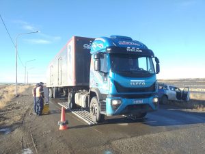 Rutas santacruceñas: viales controlan e inspeccionan los transportes de carga