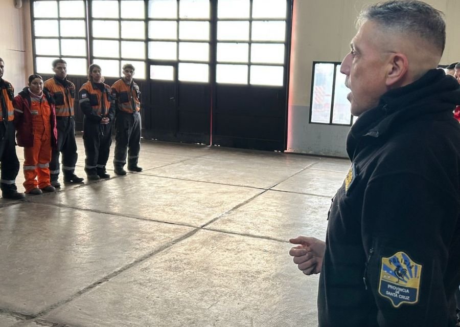 Bomberos capacitó en el rescate en altura a YCRT